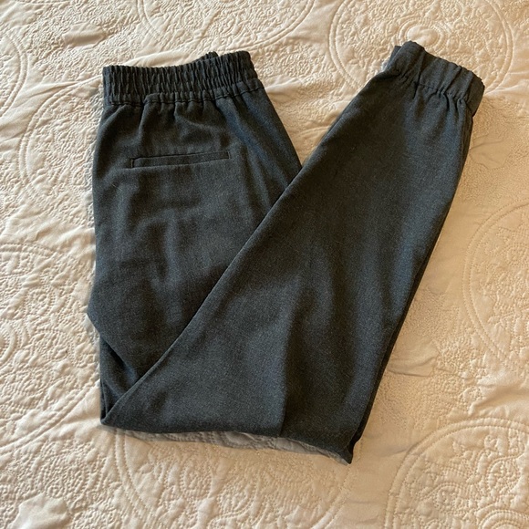 Banana Republic Gray jogger style pull on dress pants! EUC - Picture 4 of 10